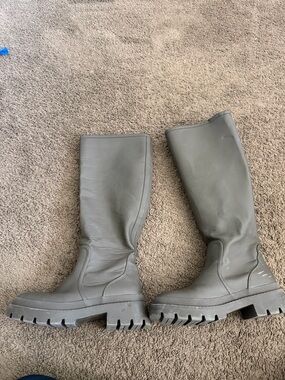 Women's Tall Lug-Sole Boots in Olive Gray